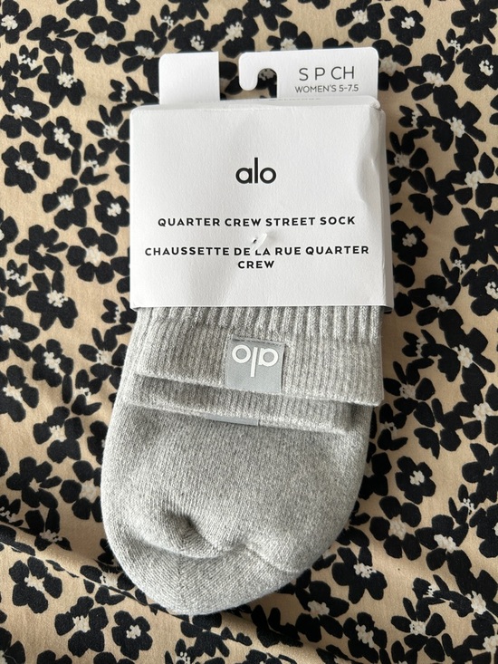 ALO Yoga Other - ALO Yoga Light Gray Quarter Crew Street Socks